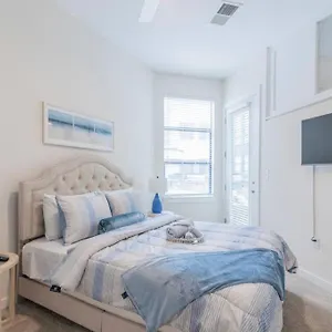Charming Cozy With Wi-fi & Free Parking Apartment